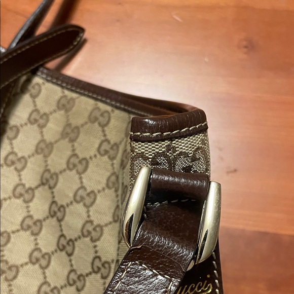 Gucci Abbey Crossbody Bag - Picture 10 of 16